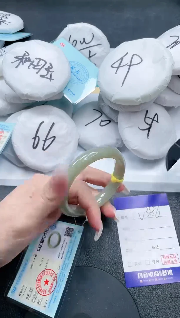 【闪购商品】和田玉手镯未镶嵌18V386-56