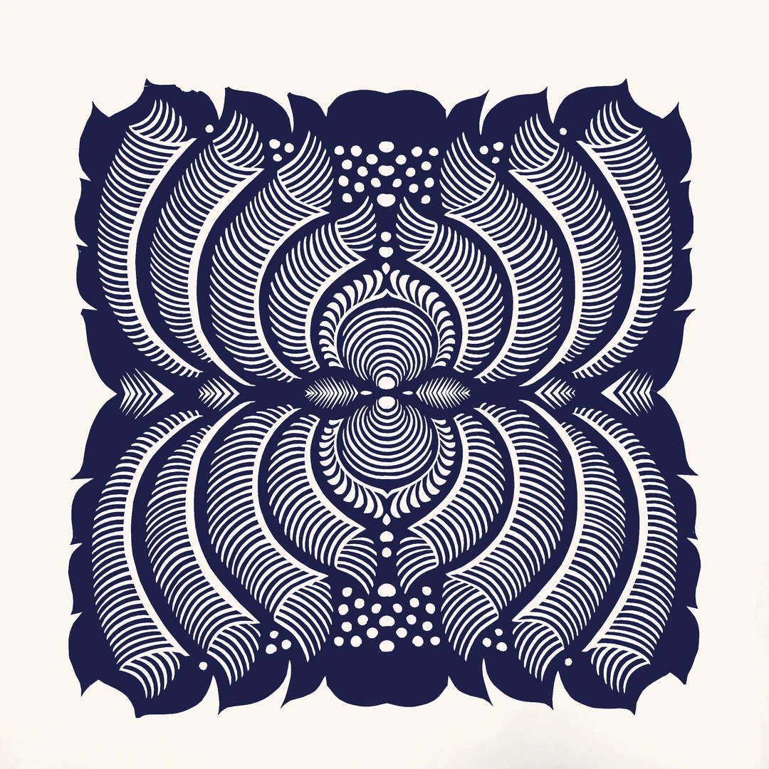 李逸泠随手团花剪纸作品《和和美美》，尺寸60×60cm。