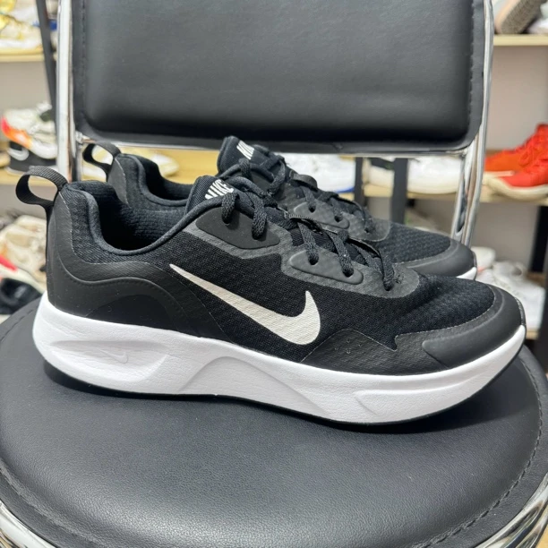 42.5码Nike Wearallday 跑鞋 男款/黑色/白色  公价499 二手
