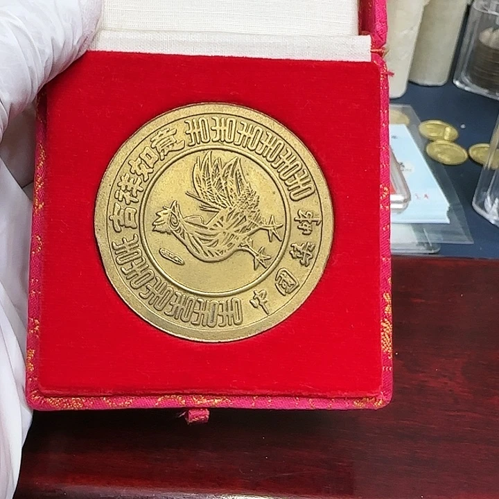 其他普通金属生肖鸡纪念章一个