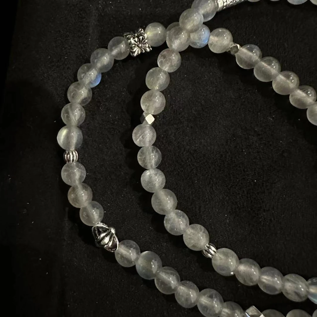 「雪夜林茵」灰月光珠珠长挂件