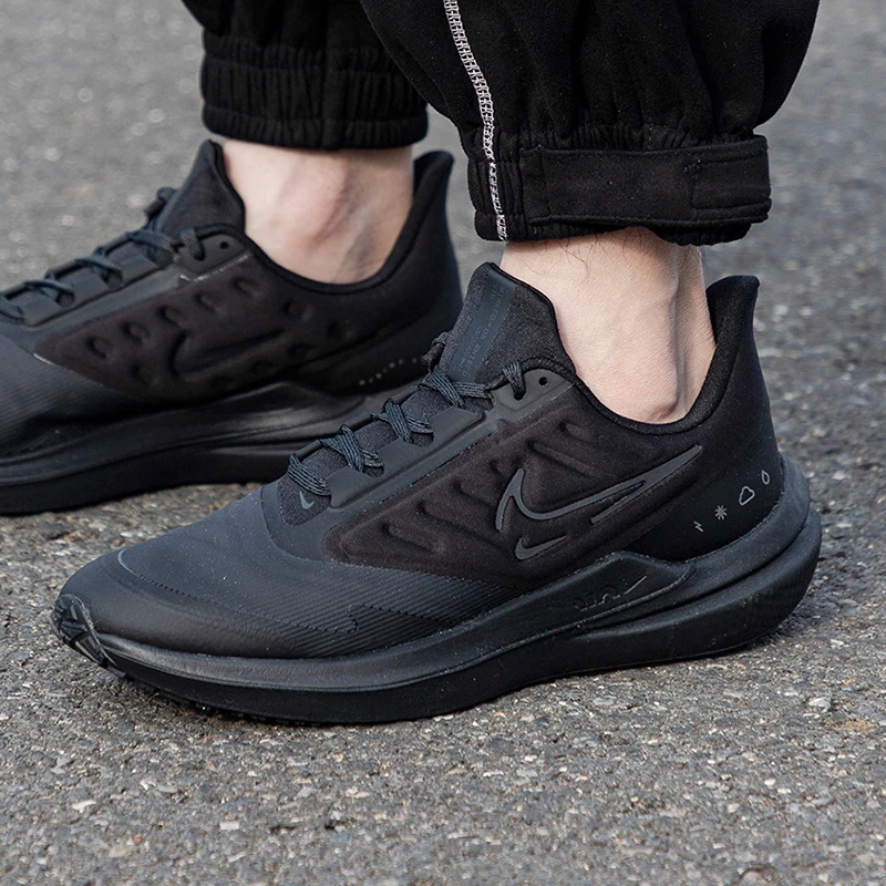 nike耐克2023新款男子NIKE AIR WINFLO 9 SHIELD跑步鞋DM1106-007