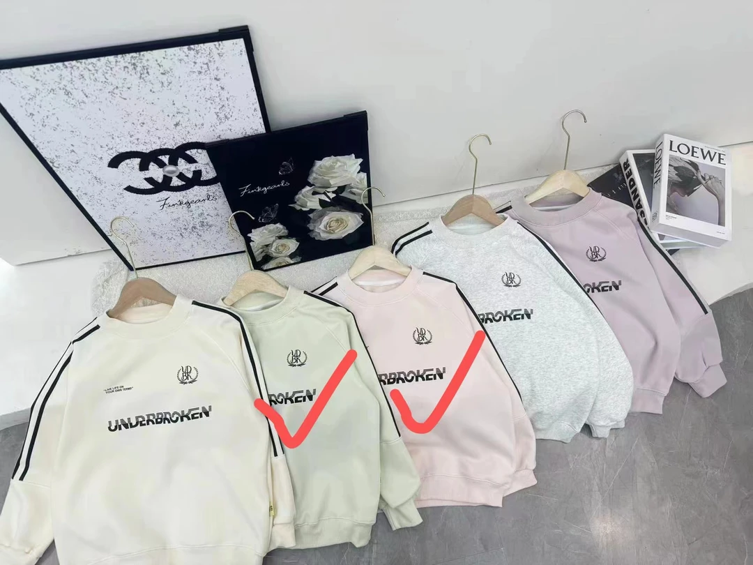 140到180尺码肩膀黑条字母款卫衣