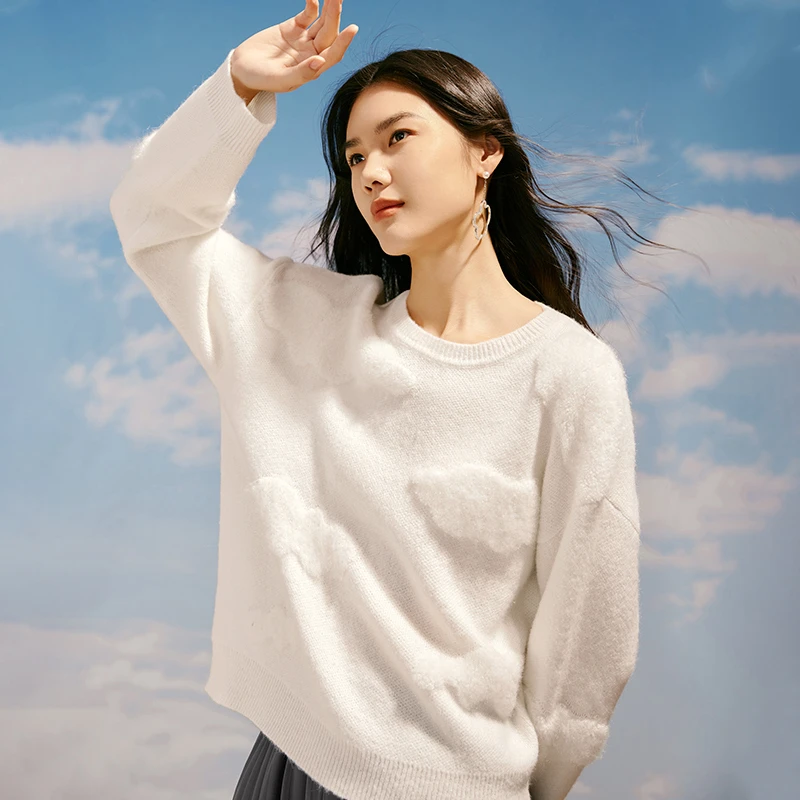 伊芙丽圆领保暖休闲纯色提花拉毛云朵针织衫上衣女1E1930091-1