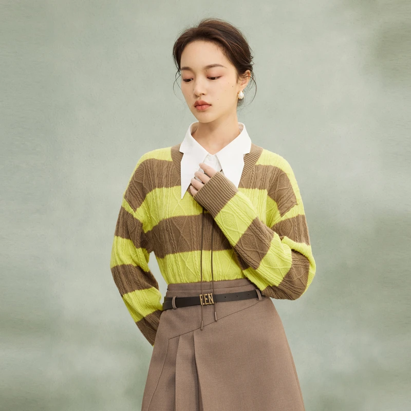 【商城专享】伊芙丽2023秋冬新款条纹百搭休闲毛针织衫1E1130021