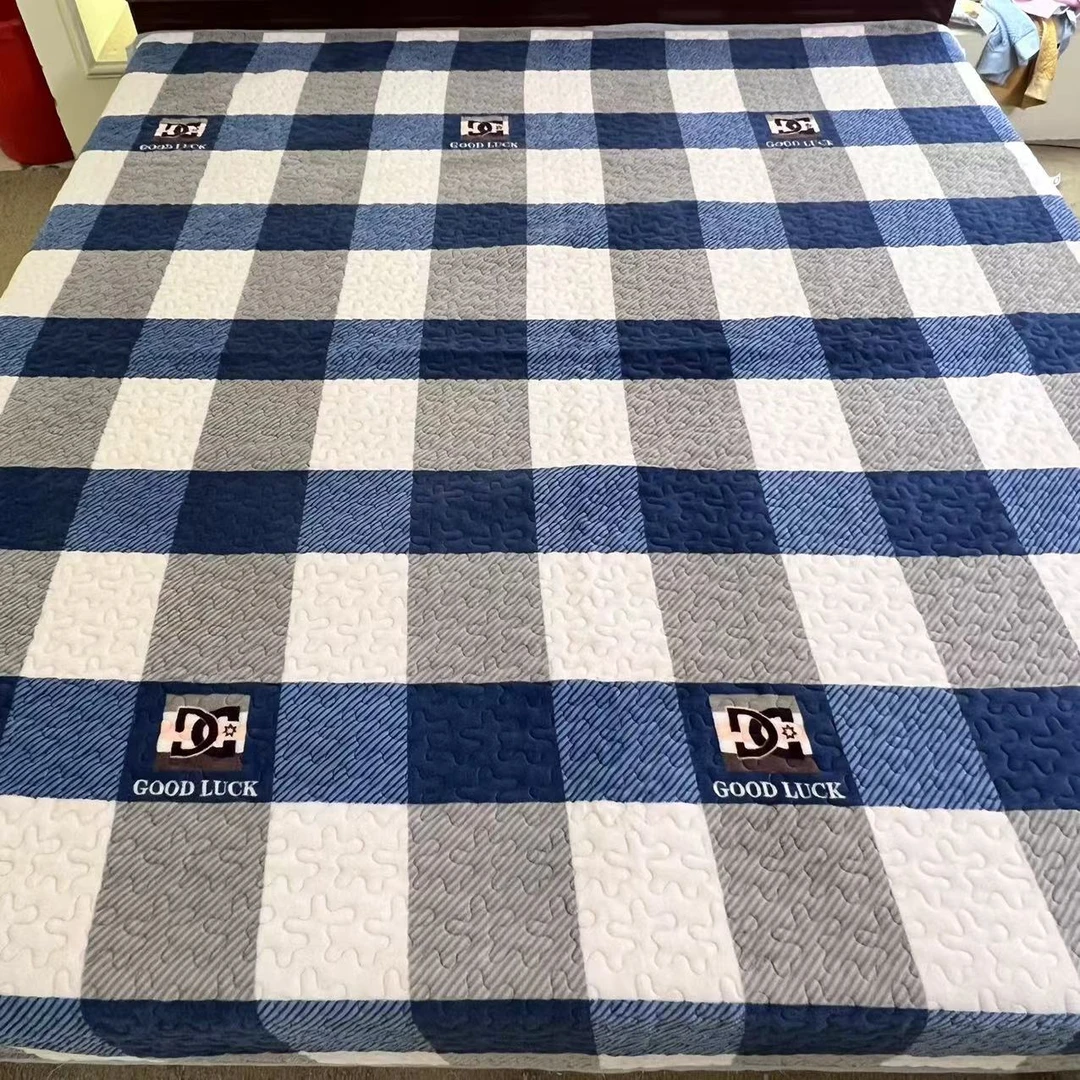 【牛奶绒字母格子】宽边牛奶绒床盖 约2*2.3冬季夹棉床单炕铺盖