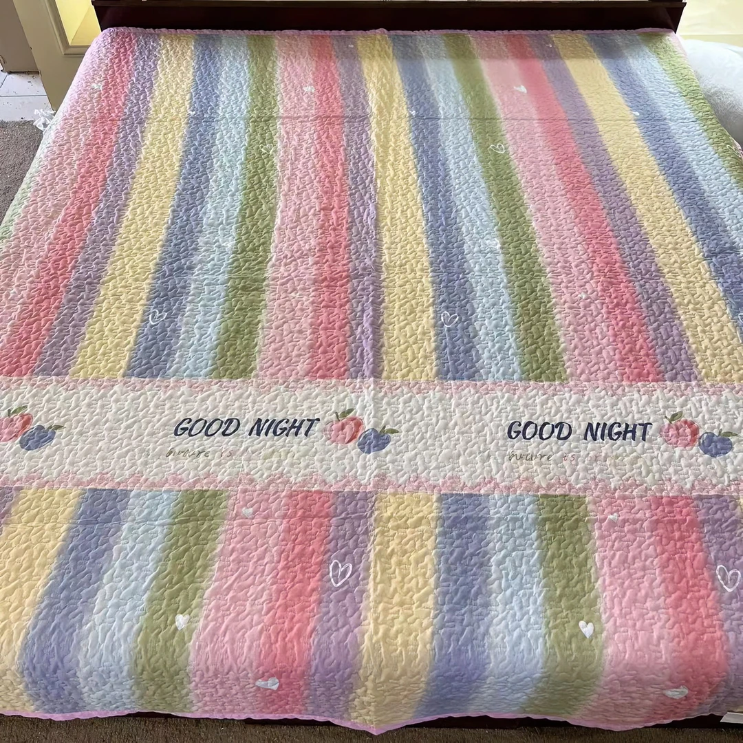 【1.5彩虹】四季通用款约1.5*2米可机洗防滑宽边绗缝床盖