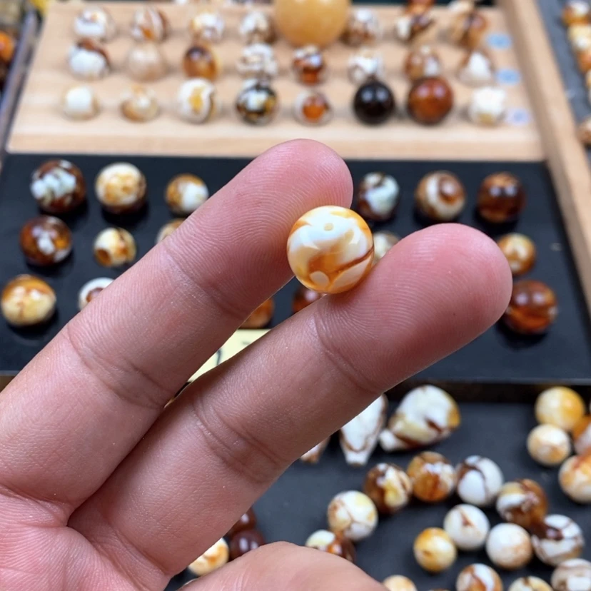 【闪购商品】琥珀裸石未镶嵌曾****人
