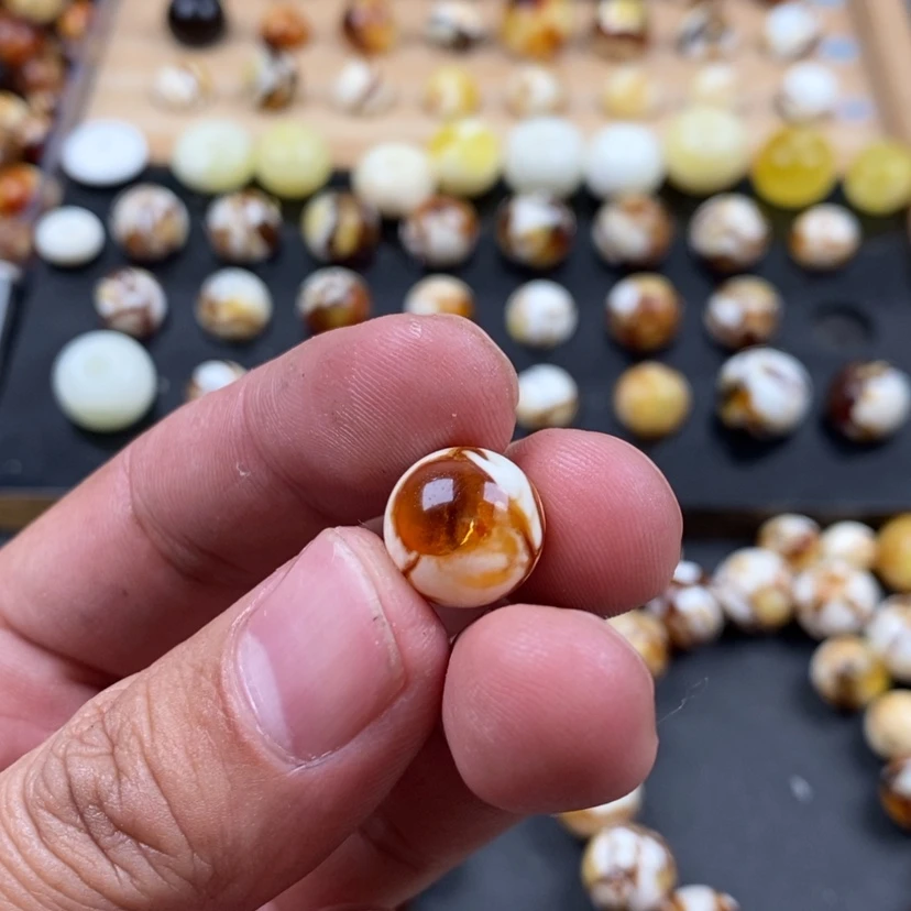 【闪购商品】琥珀裸石未镶嵌猴***宝