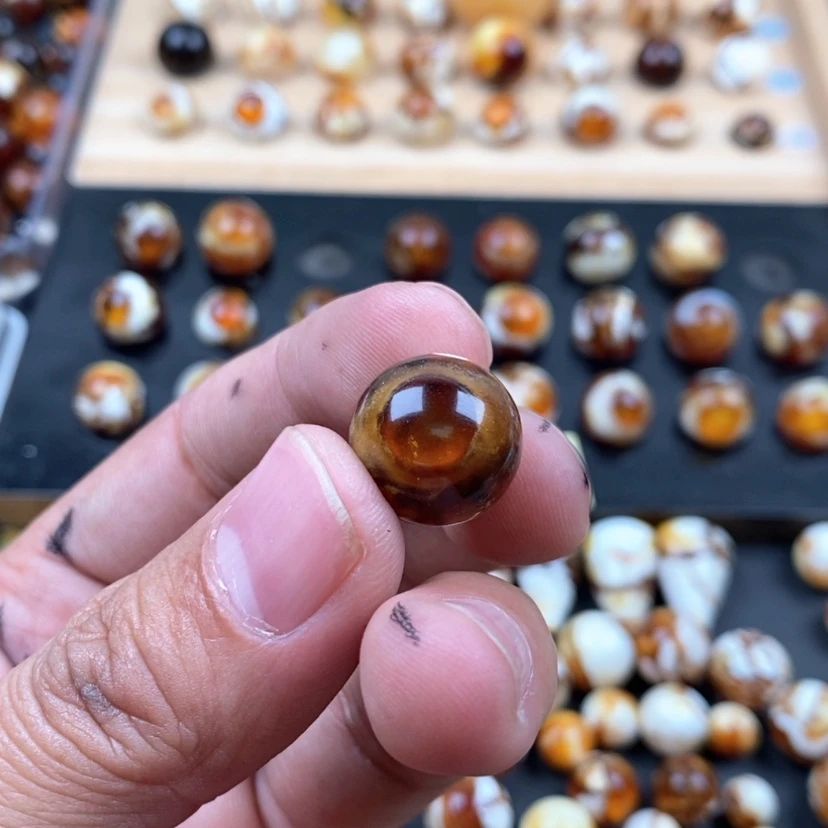 【闪购商品】琥珀裸石未镶嵌云***处