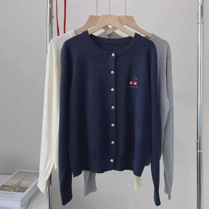 2024秋冬季女士毛衣时尚樱桃刺绣圆领小金扣短款针织衫开衫外套潮