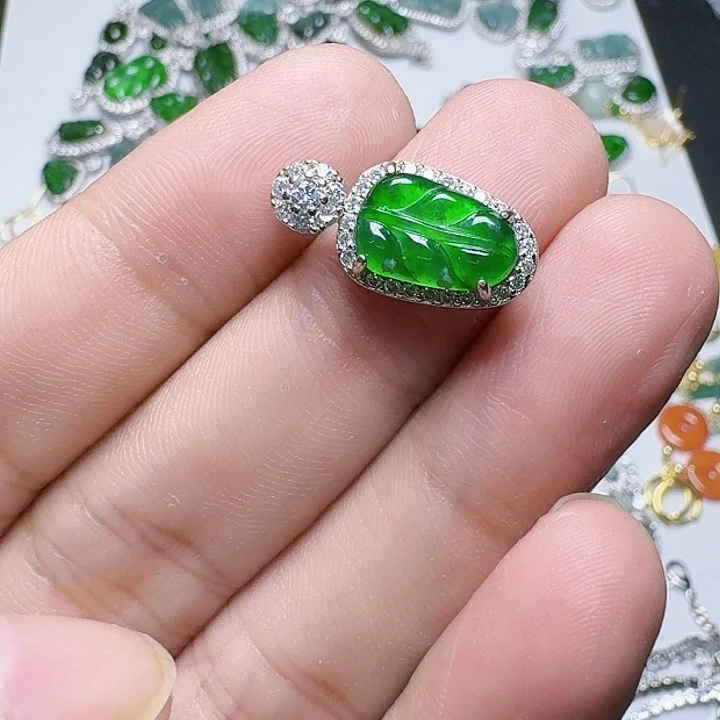 翡翠颈饰未镶嵌天然A货翡翠放漏