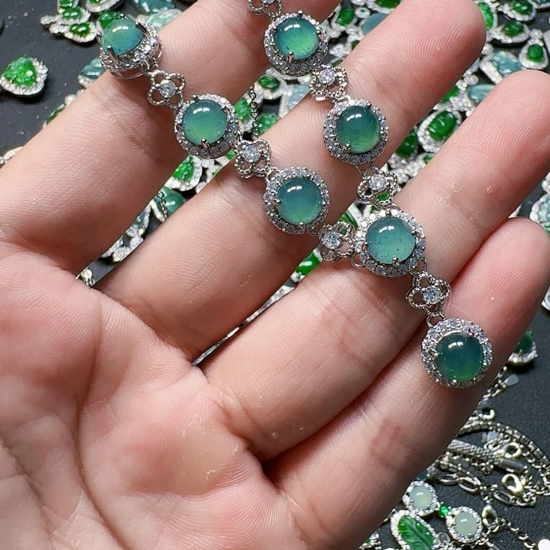 翡翠颈饰未镶嵌天然A货翡翠放漏