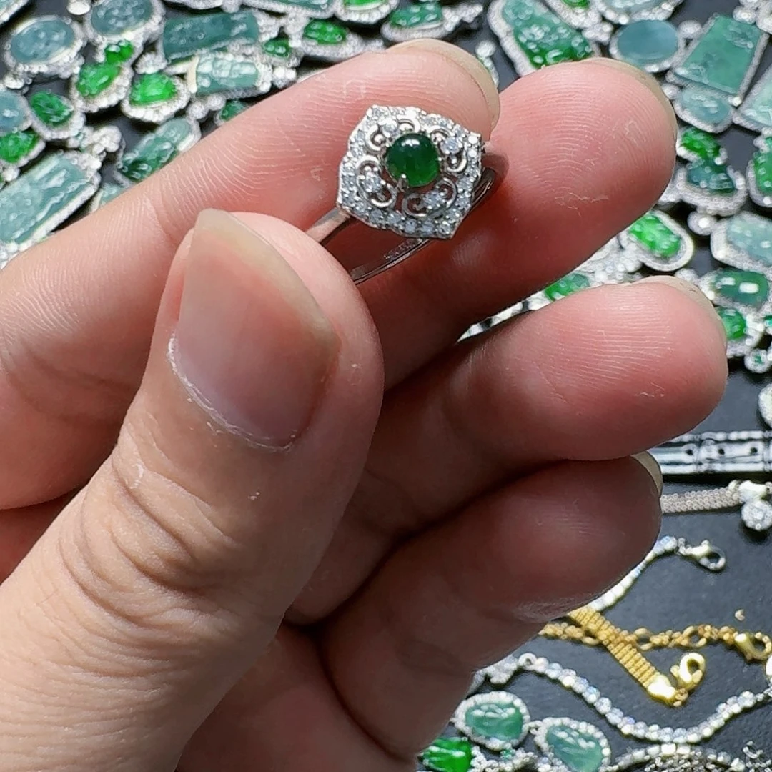 翡翠颈饰未镶嵌天然A货翡翠放漏