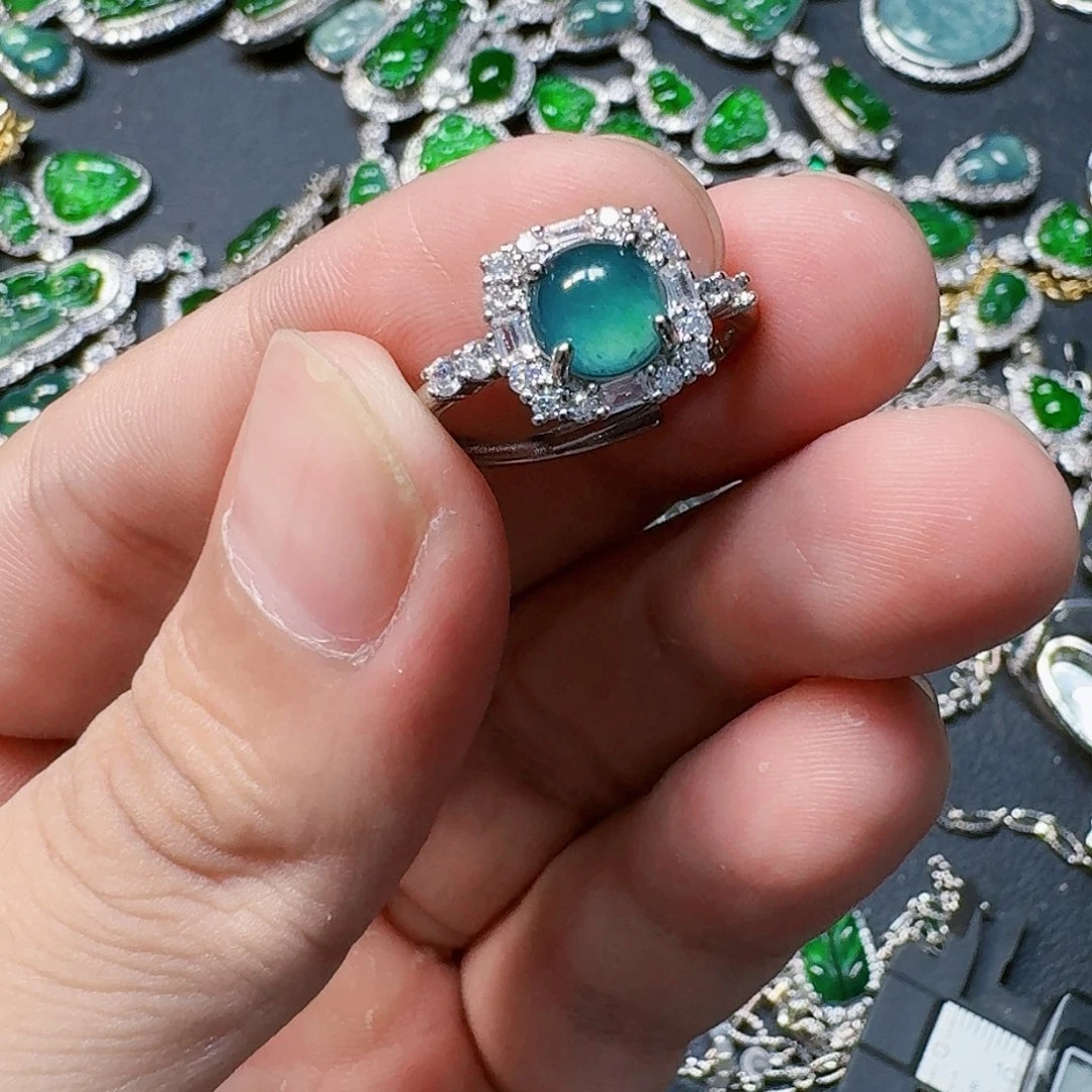 翡翠颈饰未镶嵌天然A货翡翠放漏