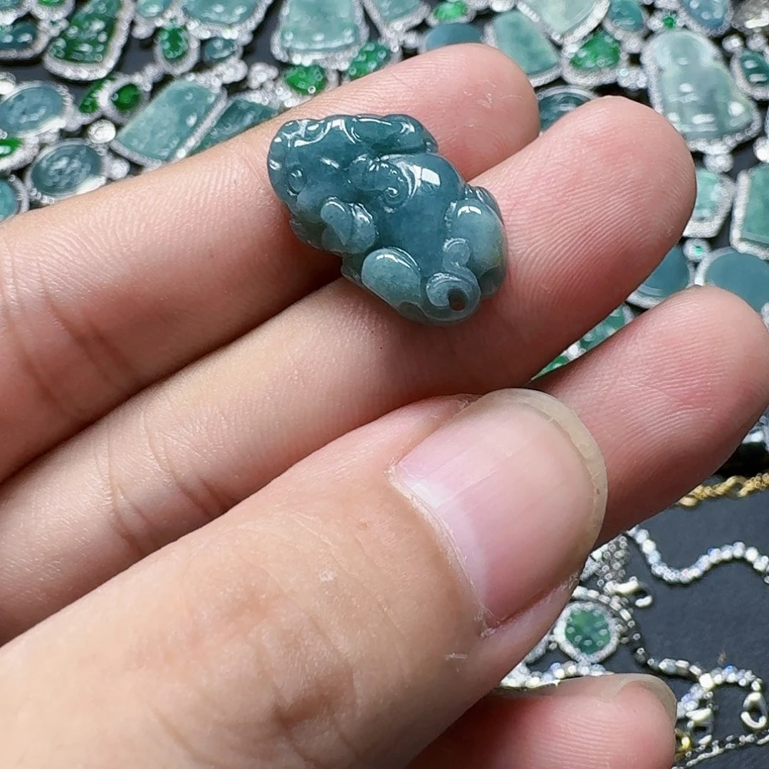 翡翠颈饰未镶嵌天然A货翡翠放漏