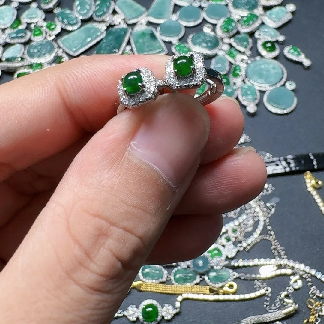 翡翠颈饰未镶嵌天然A货翡翠放漏