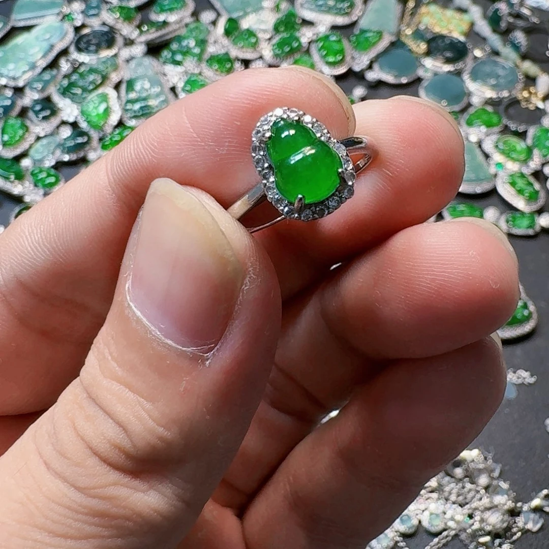 翡翠颈饰未镶嵌天然A货翡翠放漏