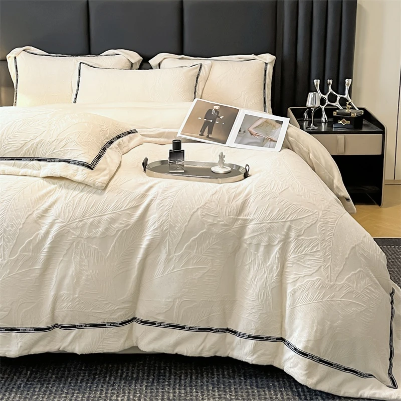 高档轻奢雕花双面加厚保暖牛奶绒四件套双面绒被套床裙款床上用品