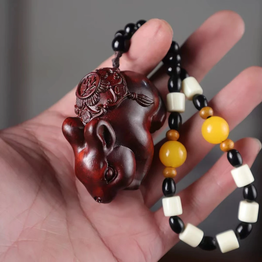 紫檀福兔手把件带手绳把玩摆件木雕