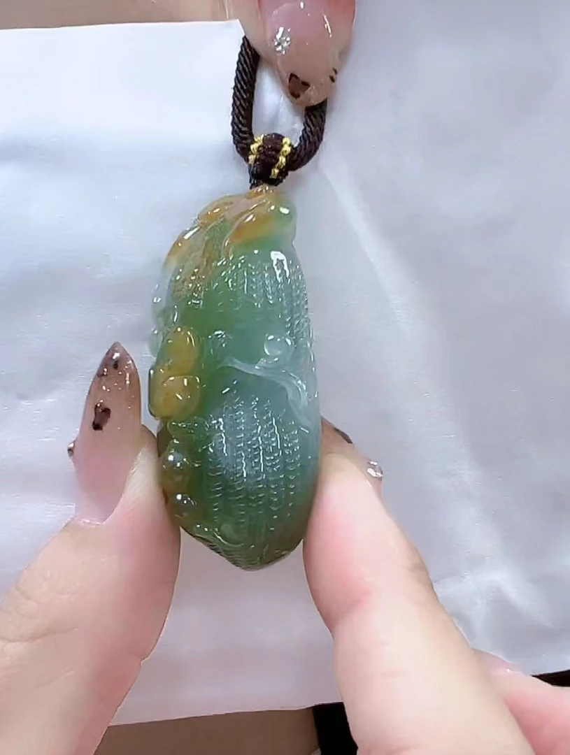 天然翡翠A货孤品吊坠123
