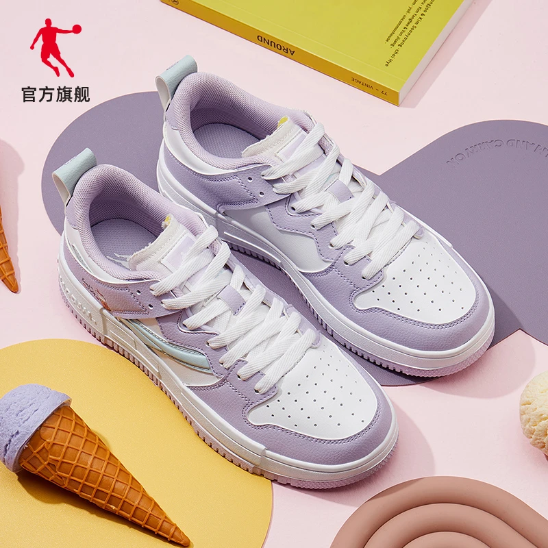 中国乔丹新款女新款撞色休闲防滑舒适运动低帮革面XM26220519板鞋