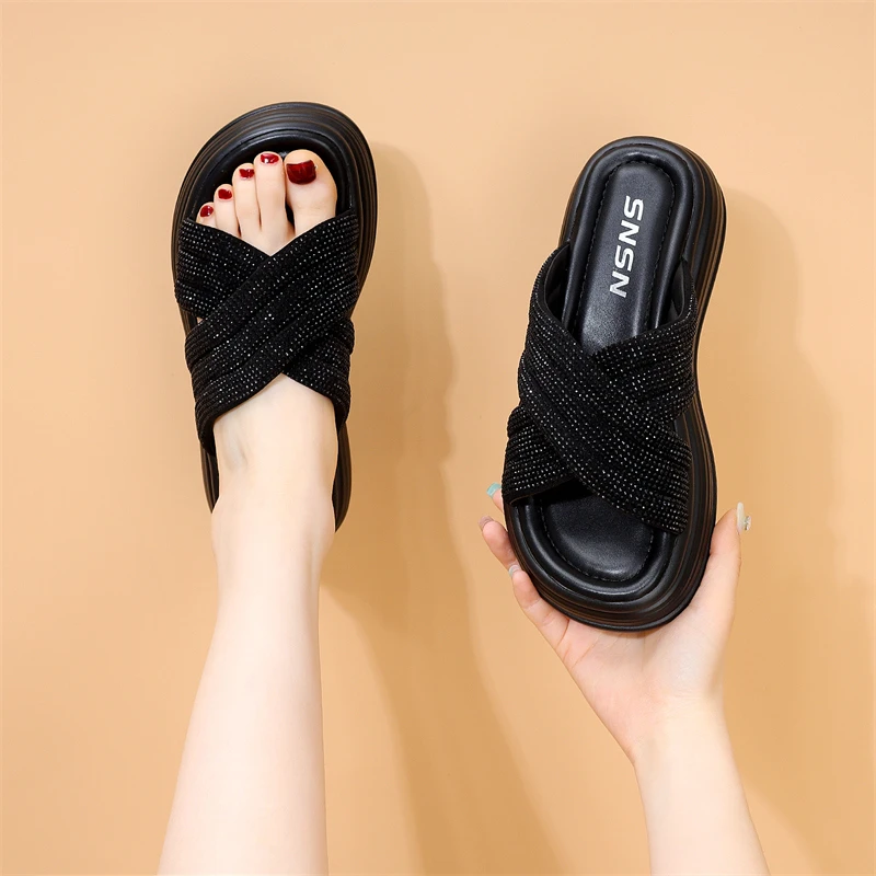 厚底水钻一字拖鞋女夏季外穿2024新款休闲百搭松糕爆款沙滩凉拖鞋
