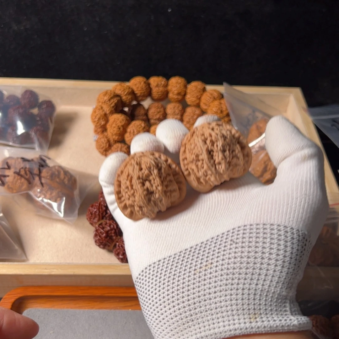 【闪购商品】文玩核桃手串椰****送42全品三角白