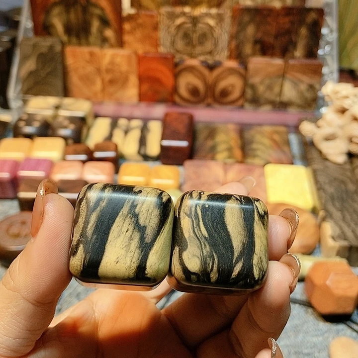 木潇**生苍月乌木黑白檀木
