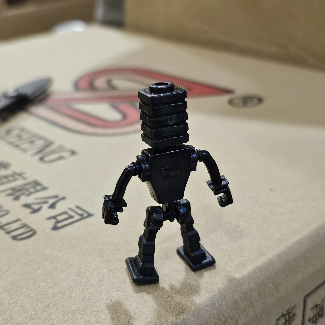 9新  颜色不挑的机械拼装小人
