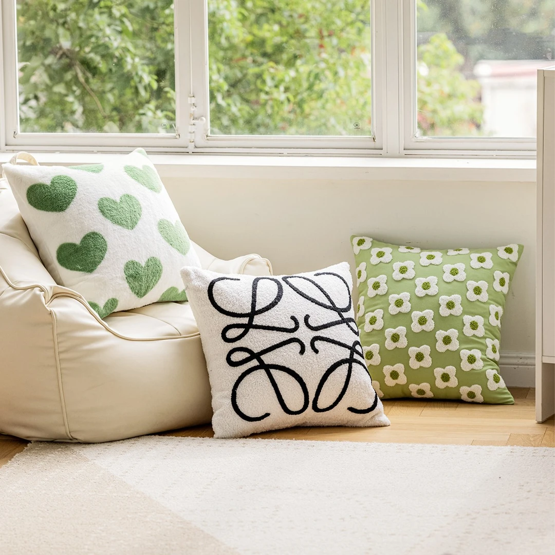 刺绣毛绒抱枕套客厅沙发极简时尚大气靠枕网红飘窗床上靠垫套方形