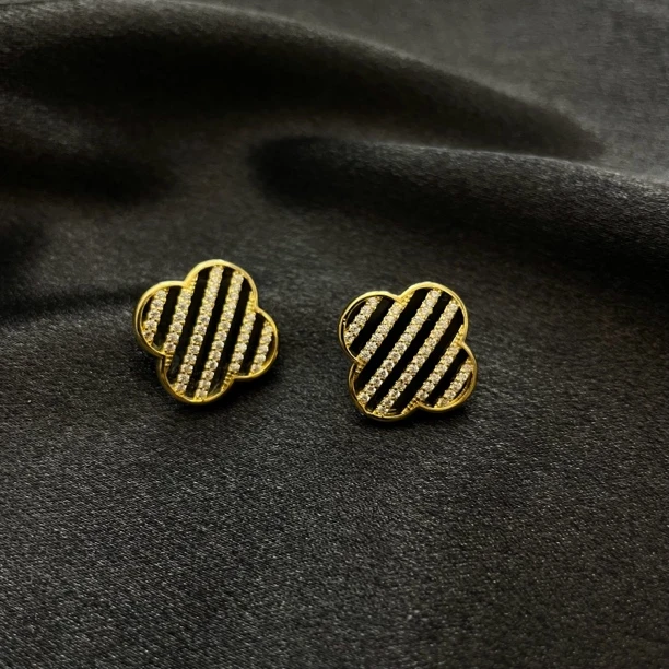 铜合金合成锆石耳饰 时尚黑色镶嵌高品质四叶花花耳钉饰品气质