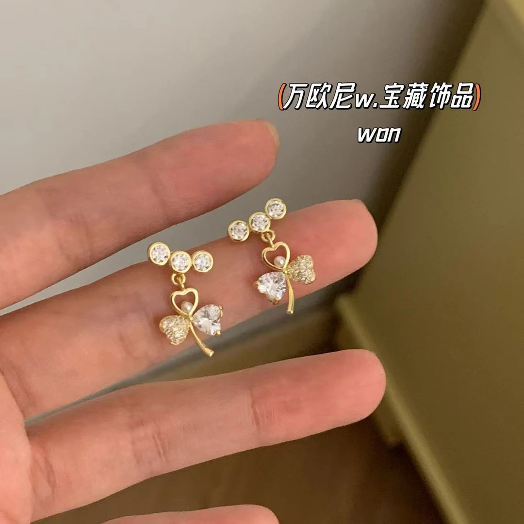 925银合成锆石耳饰 CHANGE x 三叶幸运耳钉 百搭法式甜美 弧E601