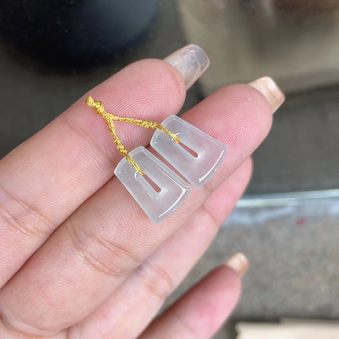 翡翠颈饰未镶嵌方糖
