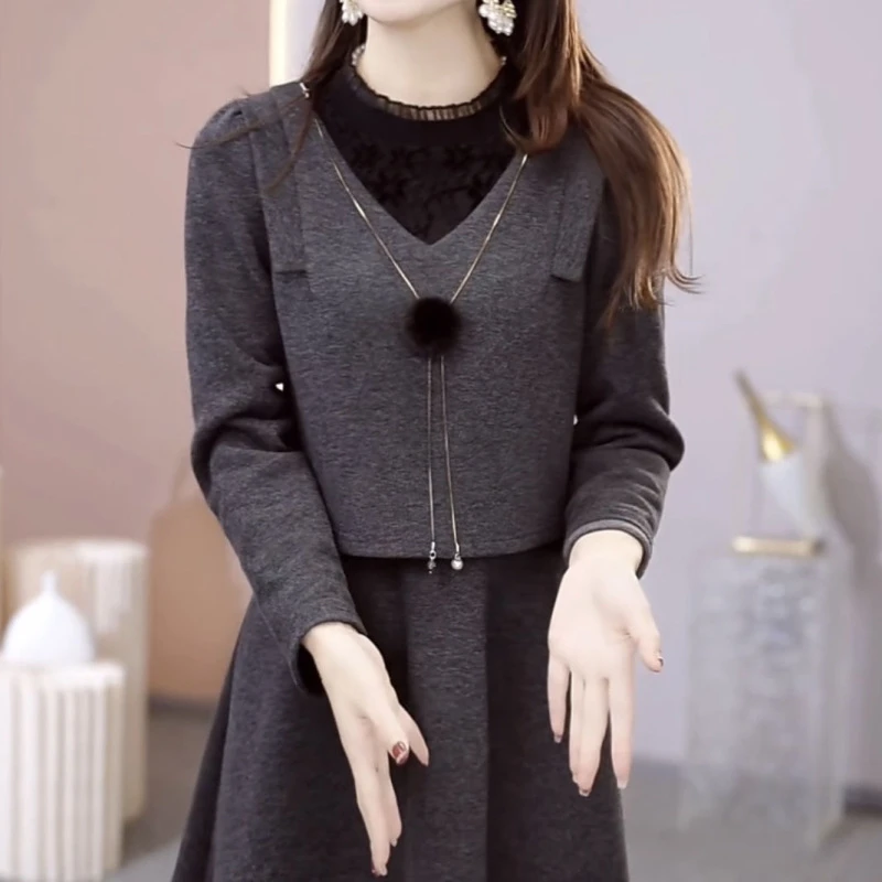 高档加厚麦尔绒假两件连衣裙2024冬季新款洋气修身中长款拼接裙子