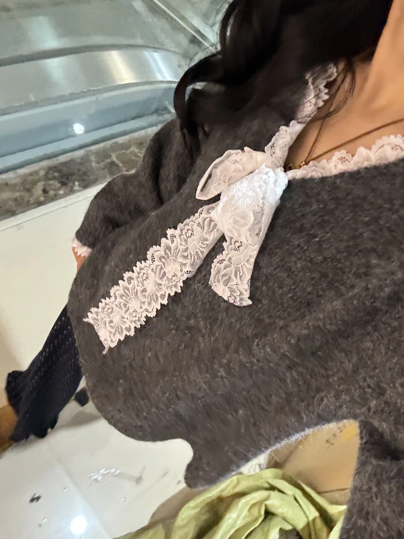 YanJie·臻选蕾丝花边V领慵懒风毛衣
