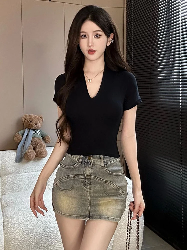 正肩短袖女t恤2024新款夏季辣妹修身显瘦辣妹短款V领露脐小众夏款