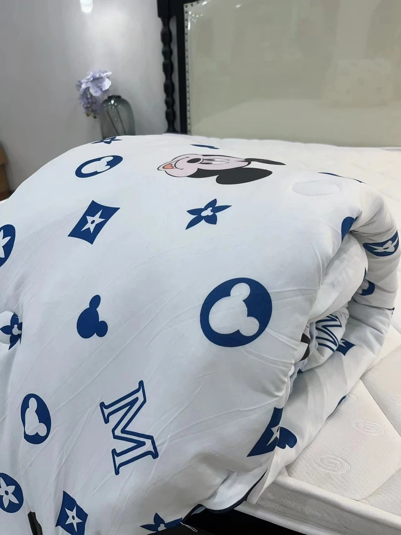 200*230cm亲肤透气豆豆绒冬被（老花米奇）