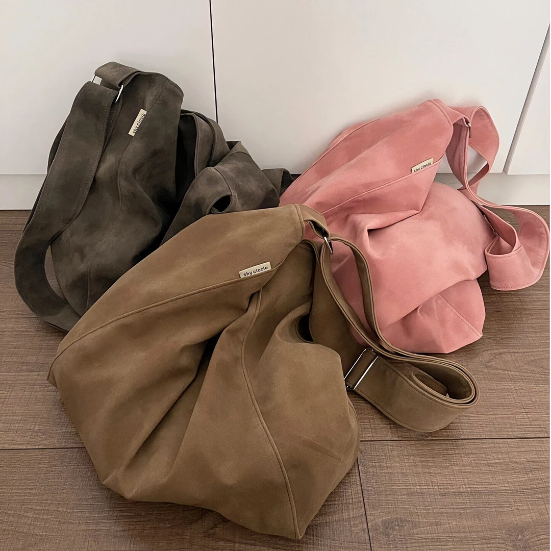 秋冬韩系流浪包包女2025新款慵懒风休闲百搭通勤包复古大容量包包