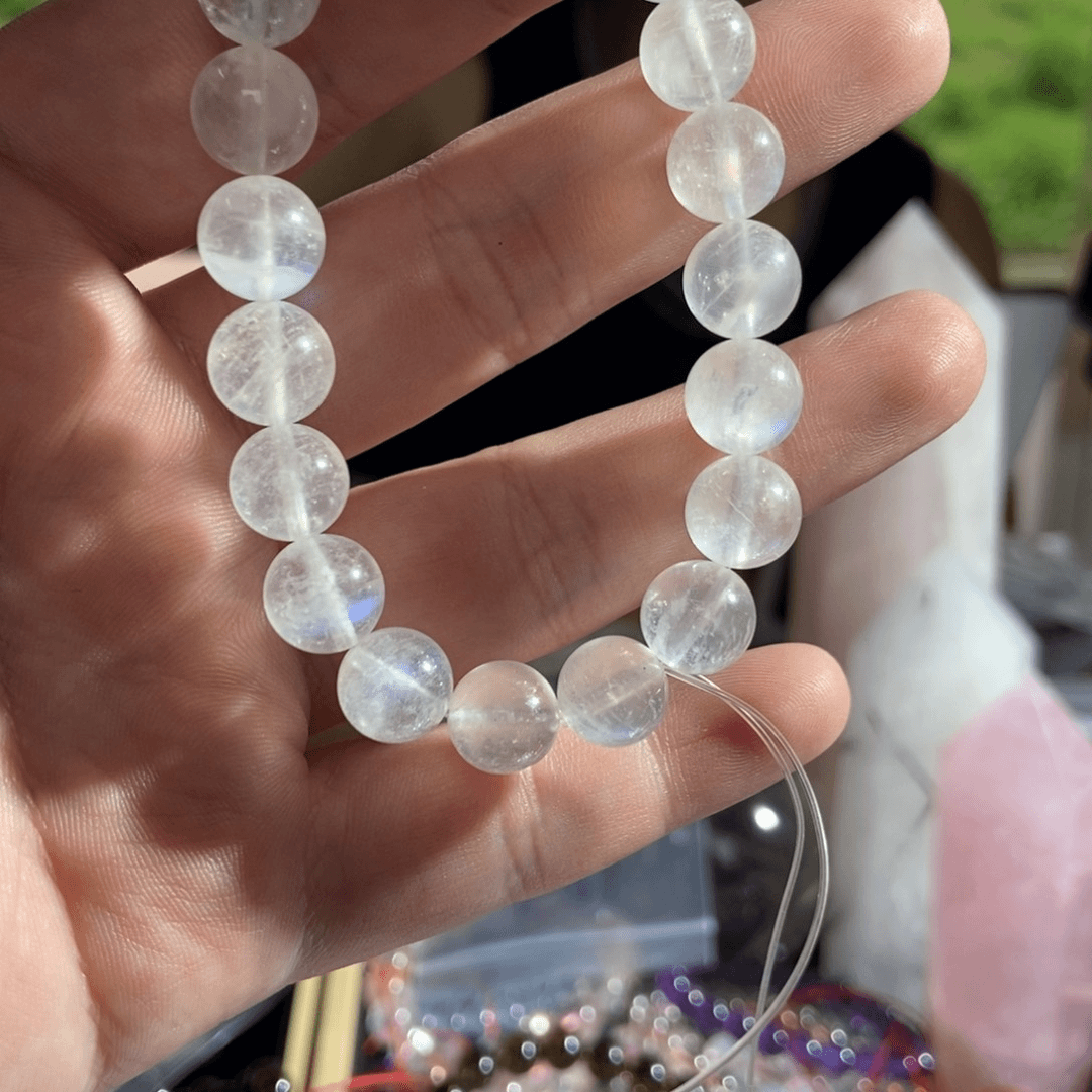 长石玉手绳未镶嵌天然月光 单圈。  