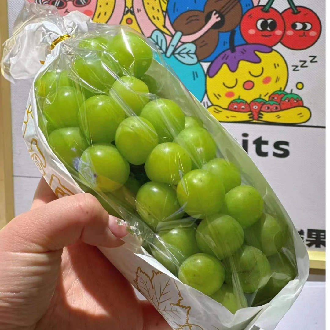 果切晴王葡萄洗净