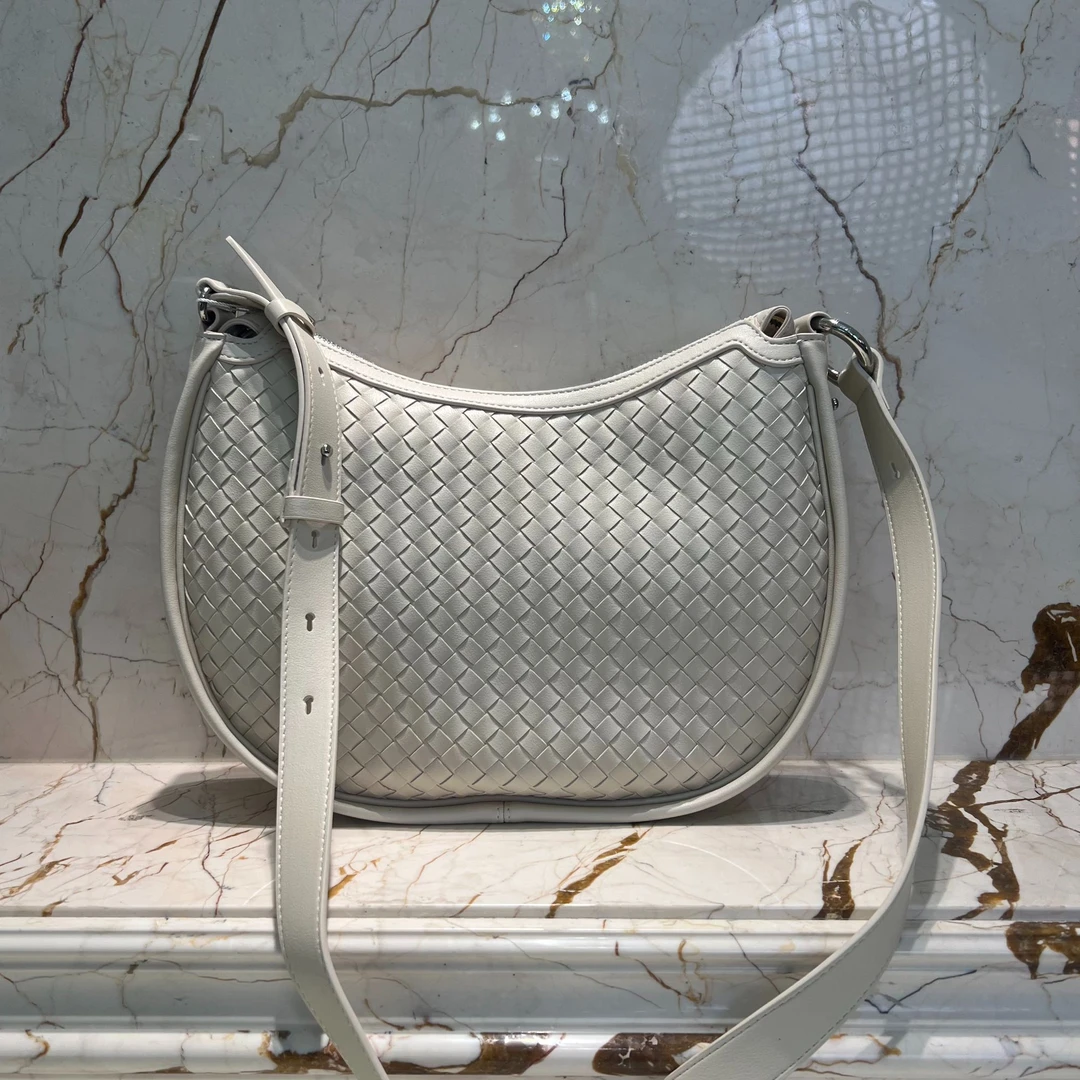 时尚轻奢11N57白色单肩斜挎女包