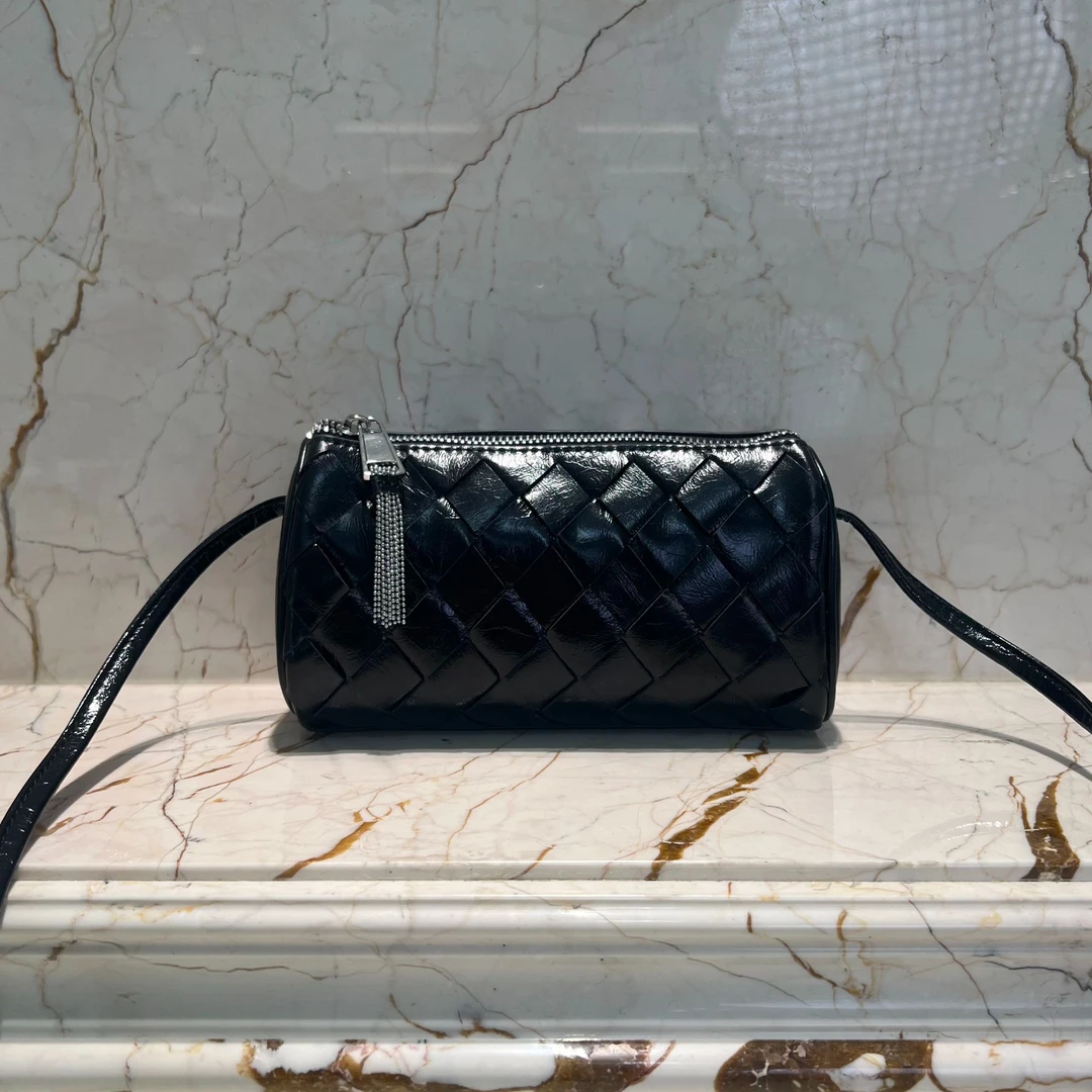 时尚轻奢57R17黑色经典单肩斜挎女包