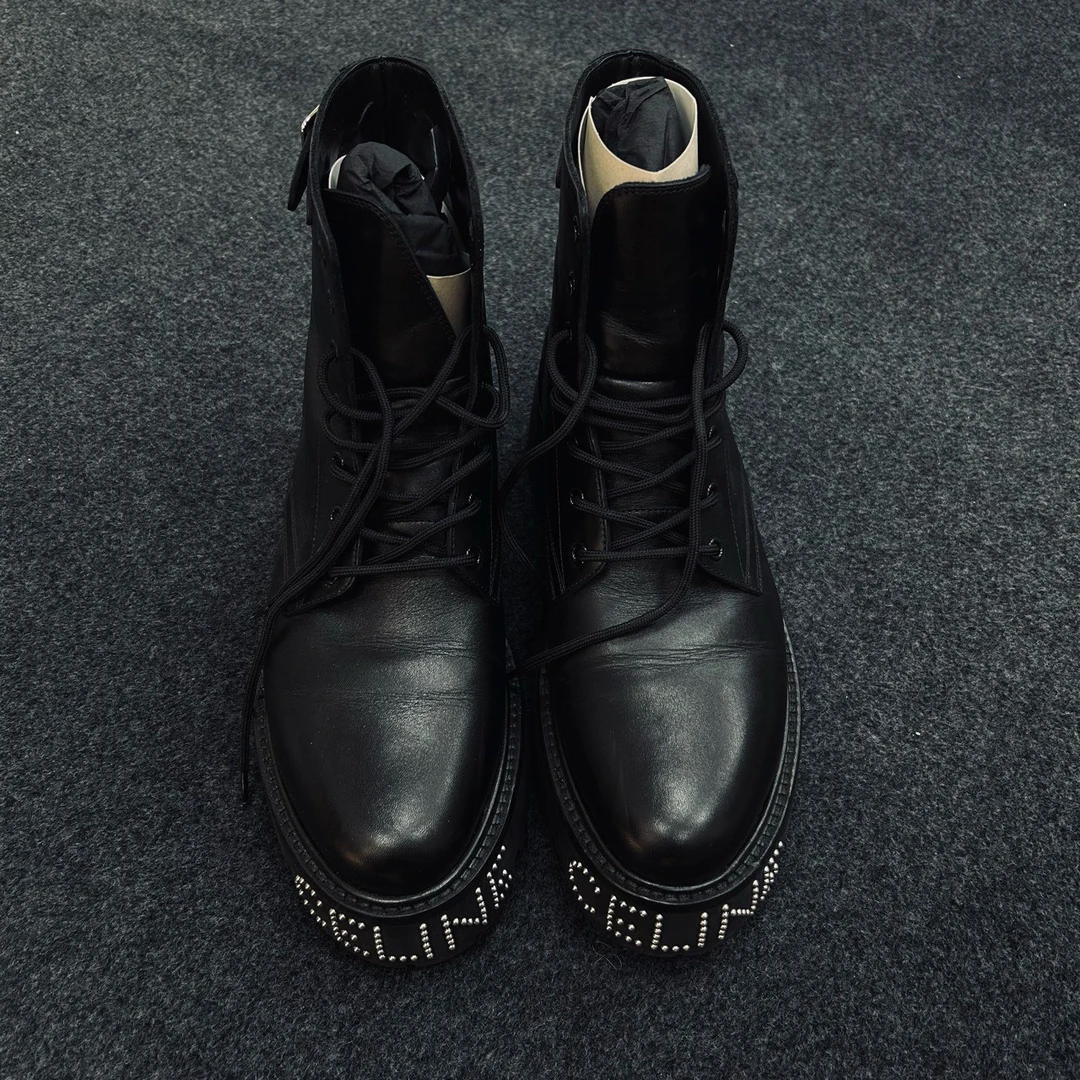 99新/270 44码/Celine/发售价11500/亮泽牛皮革饰钉外底系带靴