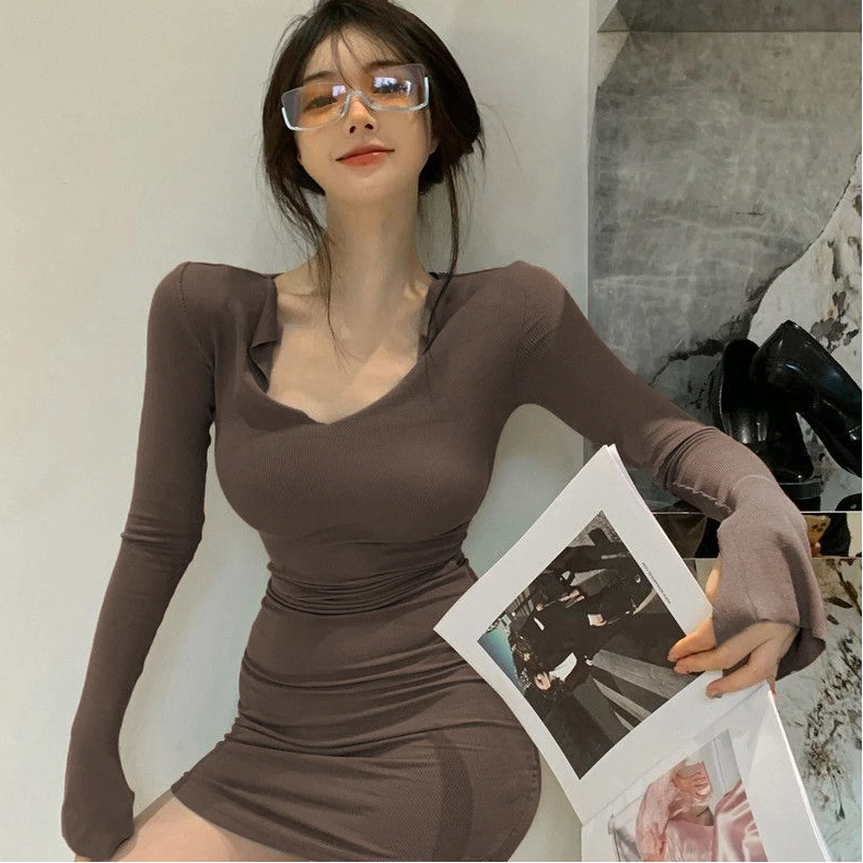 港味纯欲风辣妹长袖连衣裙V领女秋冬新款性感打底修身显瘦包臀裙