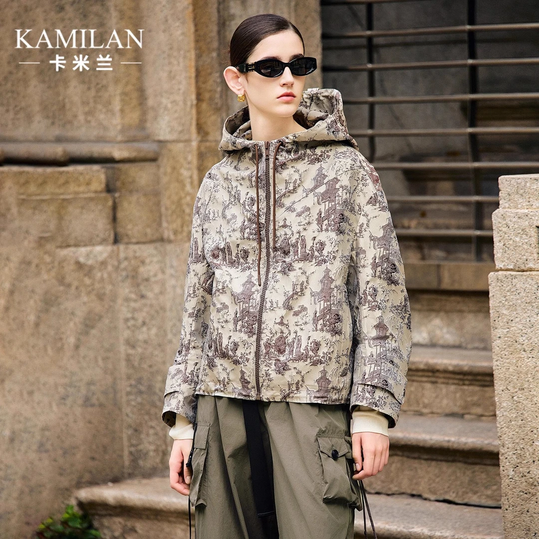 卡米兰法式短款通勤风衣女秋装2024新款复古印花长袖休闲外套连帽