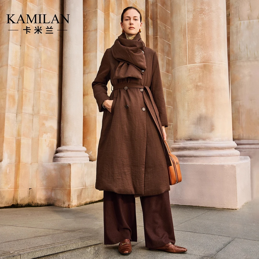 卡米兰设计感围巾领羽绒服女新款2024冬装长款双排扣白鹅绒外套