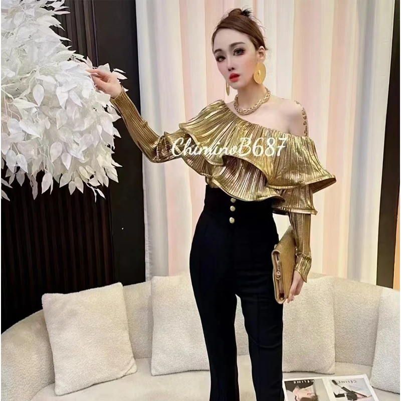 2024秋季新款女装法式名媛风时尚亮面压褶荷叶边斜肩一字肩上衣女