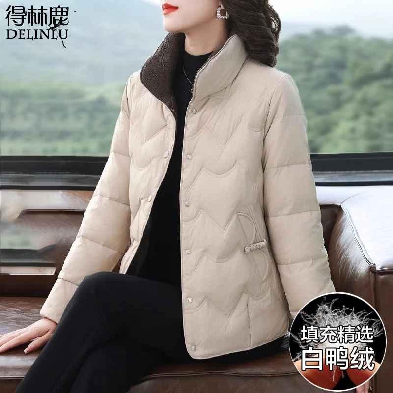 小个子妈妈冬装保暖羽绒服洋气短款50岁中老年气质白鸭绒棉袄外套