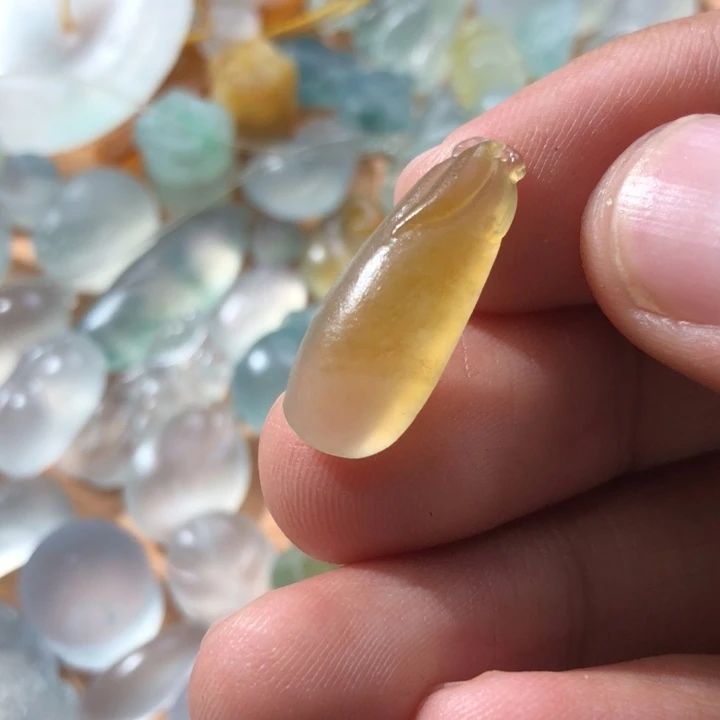 定制翡翠未镶嵌挂件